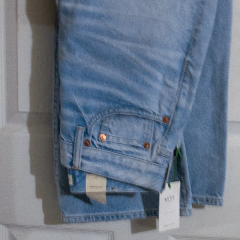 AE 77 The StovePipe Size 28 Jeans